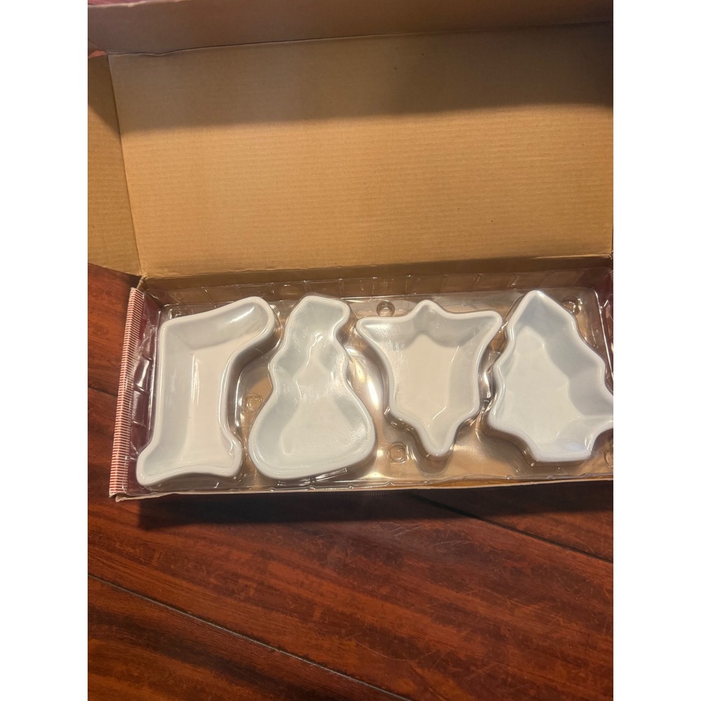 Williams-Sonoma Holiday Ramekins Set of 4 White Ceramic